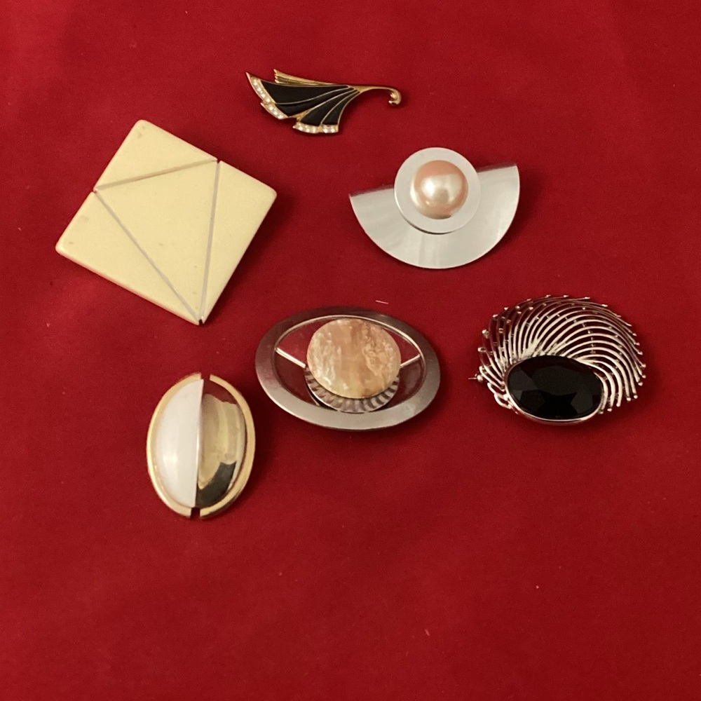 Six 80s 90s vintage brooches lot